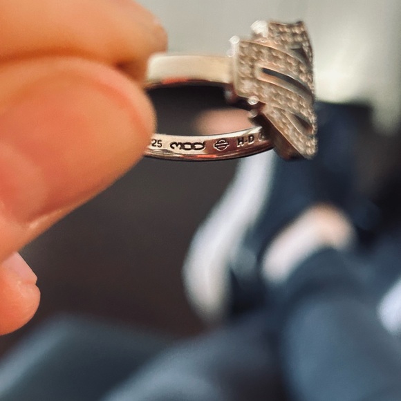 Harley 9.25 sterling with either white sapphire stones or white topaz stones. - Picture 5 of 10